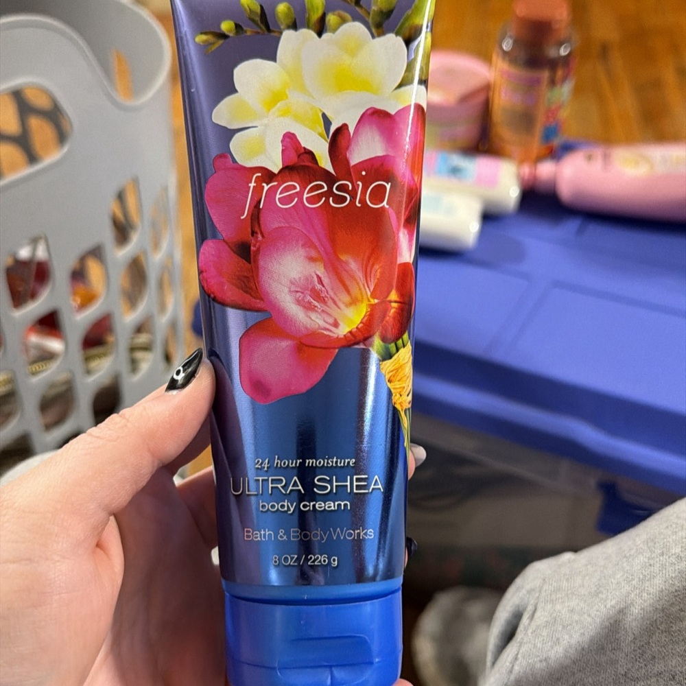 Bath & Body Works Freesia Ultra Shea Body Cream - Blue and Red